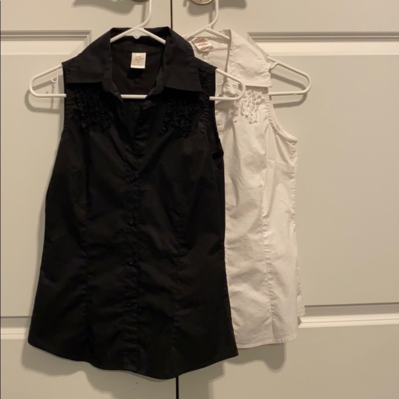 Tops - 🖤Pair of sleeveless button up dress shirts small